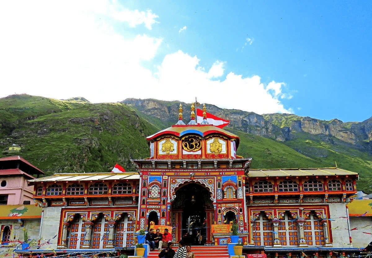 Top 12 Beautiful Hill Stations & Spiritual Destinations in Uttarakhand A colorful Badrinath Temple