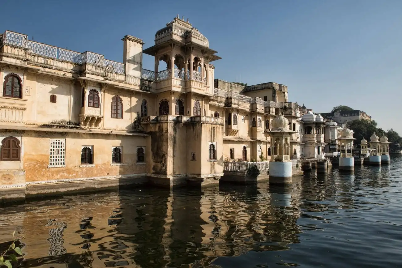 Top 10 Must-Visit Attractions in Udaipur: Temples, Palaces, Lakes, and More Bagore ki haveli in Udaipur